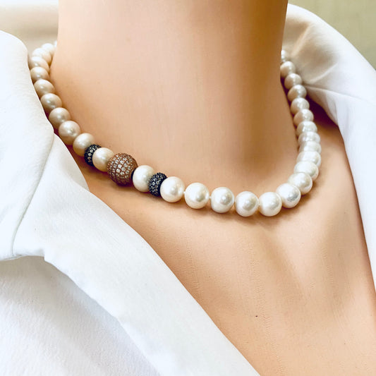 Rose gold pearl necklace worn by mannequin, elegant bridal jewelry for weddings.