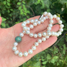 Charger l&#39;image dans la galerie, Classic White Pearls Necklace with Emerald Green Cubic Zirconia Pave Silver Ball Accent on the side
