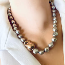 Cargar imagen en el visor de la galería, Elegant Hand-Knotted Grey Pearl Necklace with Rose Gold Vermeil Plated Silver Details, 18&quot;inches
