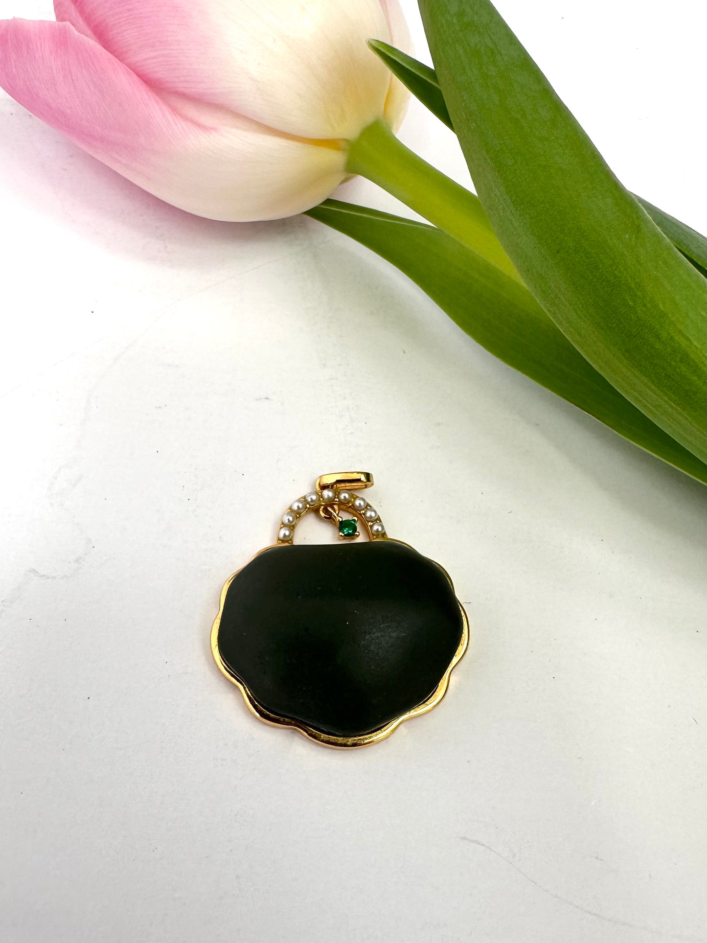 Matte Hotan jade handbag-shaped pendant with gold vermeil and glass pearls