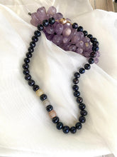 Cargar imagen en el visor de la galería, Navy Blue Pearl Necklace &amp; Zircons Pave Rose Gold Details, 18&quot; – Handmade in Canada
