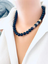 Cargar imagen en el visor de la galería, Navy Blue Pearl Necklace &amp; Zircons Pave Rose Gold Details, 18&quot; – Handmade in Canada
