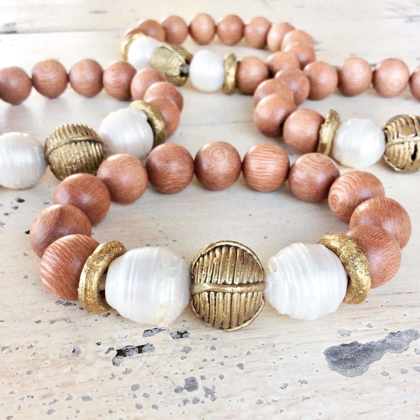 Rosewood & Baroque pearls Bracelet A l’Africaine