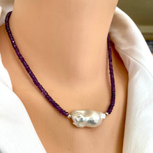 Lade das Bild in den Galerie-Viewer, short Amethyst necklace with large baroque pearl in middle
