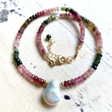 Cargar imagen en el visor de la galería, Tourmaline Collar Necklace w Freshwater Pearl, Gold Filled Details, 13&quot;in
