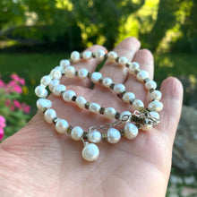 Cargar imagen en el visor de la galería, Genuine Fresh Water White Pearls w Hematite Beads Choker Necklace
