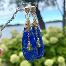 Cargar imagen en el visor de la galería, Teardrop Lapis Lazuli and Peridot Earrings, Gold Filled, OOAK Jewelry
