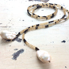 Carica l&#39;immagine nel visualizzatore di Gallery, Ombre Citrine &amp; Pyrites w Baroque Pearls Open Lariat Necklace
