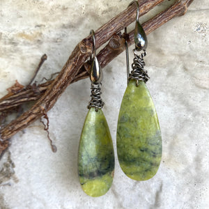 Teardrop Green Serpentine Earrings, Black Rhodium