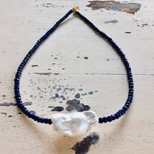 Lade das Bild in den Galerie-Viewer, Princess Necklace Lapis Lazuli with Large Baroque Pearl
