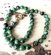Charger l&#39;image dans la galerie, Ruby Zoisite and Gold Vermeil Beaded Necklace
