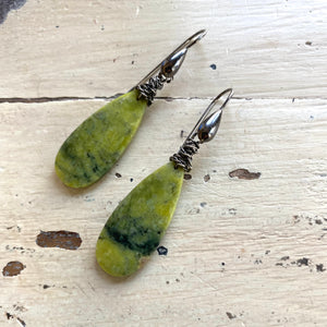 Teardrop Green Serpentine Earrings, Black Rhodium
