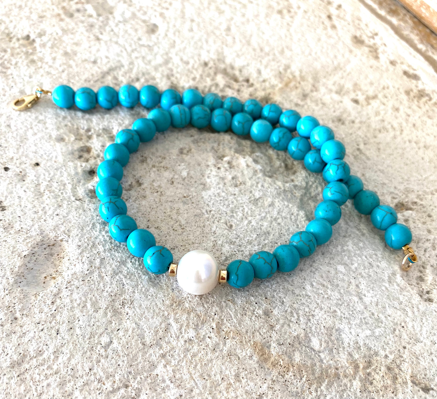 Turquoise howlite pearl choker necklace showing round howlite beads and pearl centerpiece