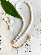Lade das Bild in den Galerie-Viewer, Pearls on Heart Chain Drop Earrings, Gold Filled
