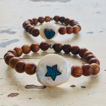 Lade das Bild in den Galerie-Viewer, Sandalwood Stretchy Bracelet Turquoise Heart &amp; Star, Coin Pearl Bracelet

