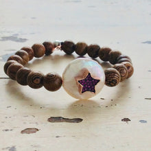 Lade das Bild in den Galerie-Viewer, Wood Stretchy Coin Pearl Bracelet w Ruby Red &amp; Sapphire Cz Star
