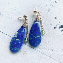 Cargar imagen en el visor de la galería, Teardrop Lapis Lazuli and Peridot Earrings, Gold Filled, OOAK Jewelry

