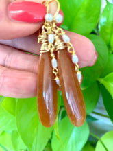 Cargar imagen en el visor de la galería, Red Aventurine and Pearl Earrings, Gold Vermeil, Artisan OOAK Jewelry
