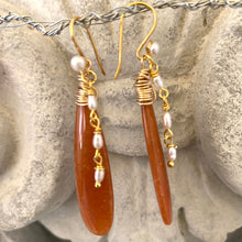 Cargar imagen en el visor de la galería, Red Aventurine and Pearl Earrings, Gold Vermeil, Artisan OOAK Jewelry
