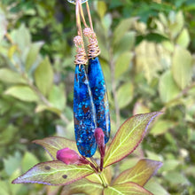 Cargar imagen en el visor de la galería, Natural Deep Blue Chrysocolla Teardrop Gemstone Boho Earrings, Rose Gold Vermeil
