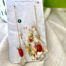 Charger l&#39;image dans la galerie, Floral Pearl Drop Earrings, Dainty Baroque Pearl &amp; Coral Earrings
