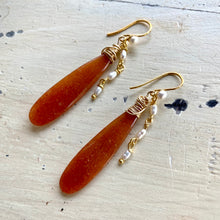 Cargar imagen en el visor de la galería, Red Aventurine and Pearl Earrings, Gold Vermeil, Artisan OOAK Jewelry
