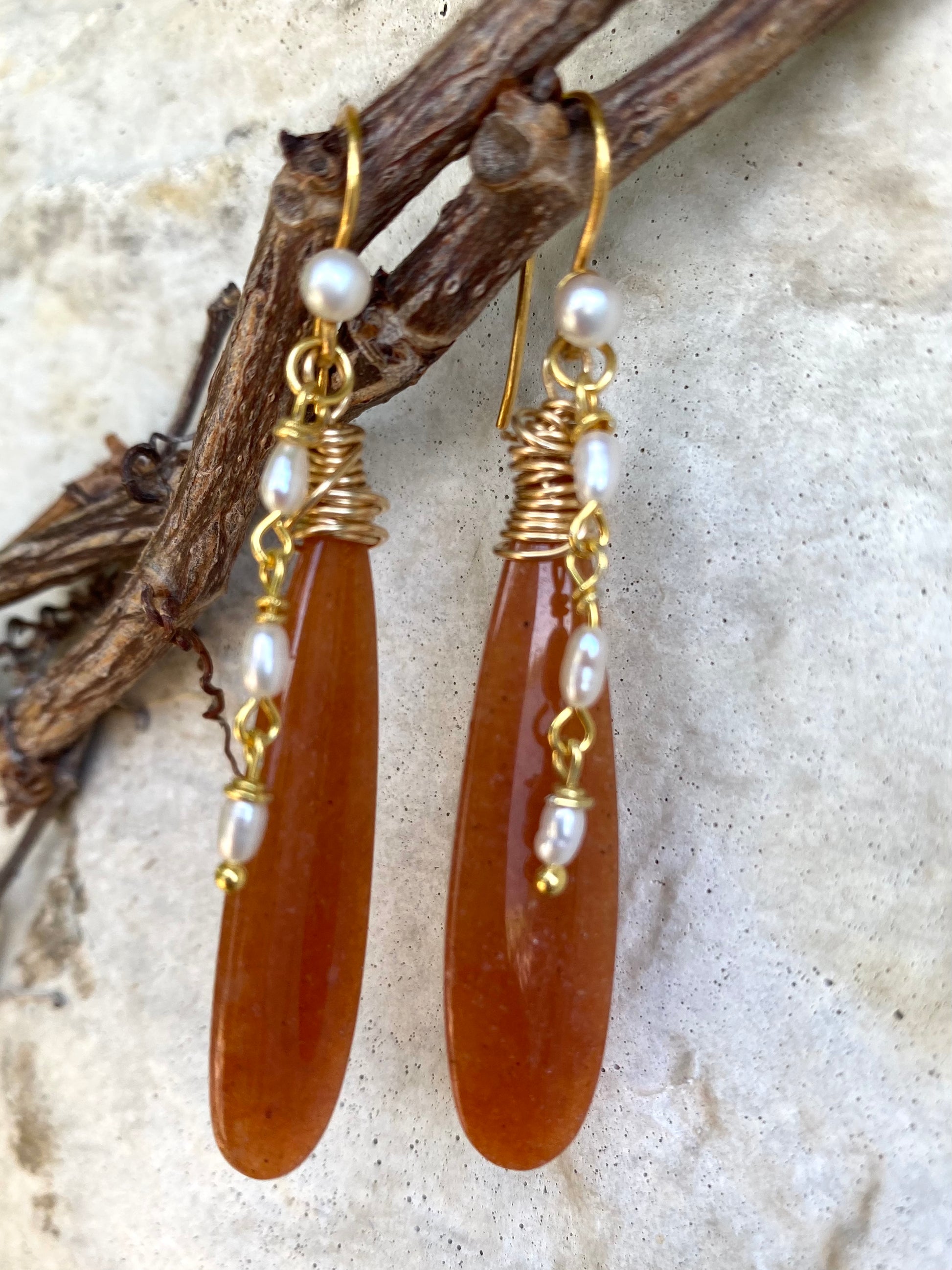 Red Aventurine Pearl Earrings – Natural Gemstone Dangles with rich orange-red stones and delicate pearls.