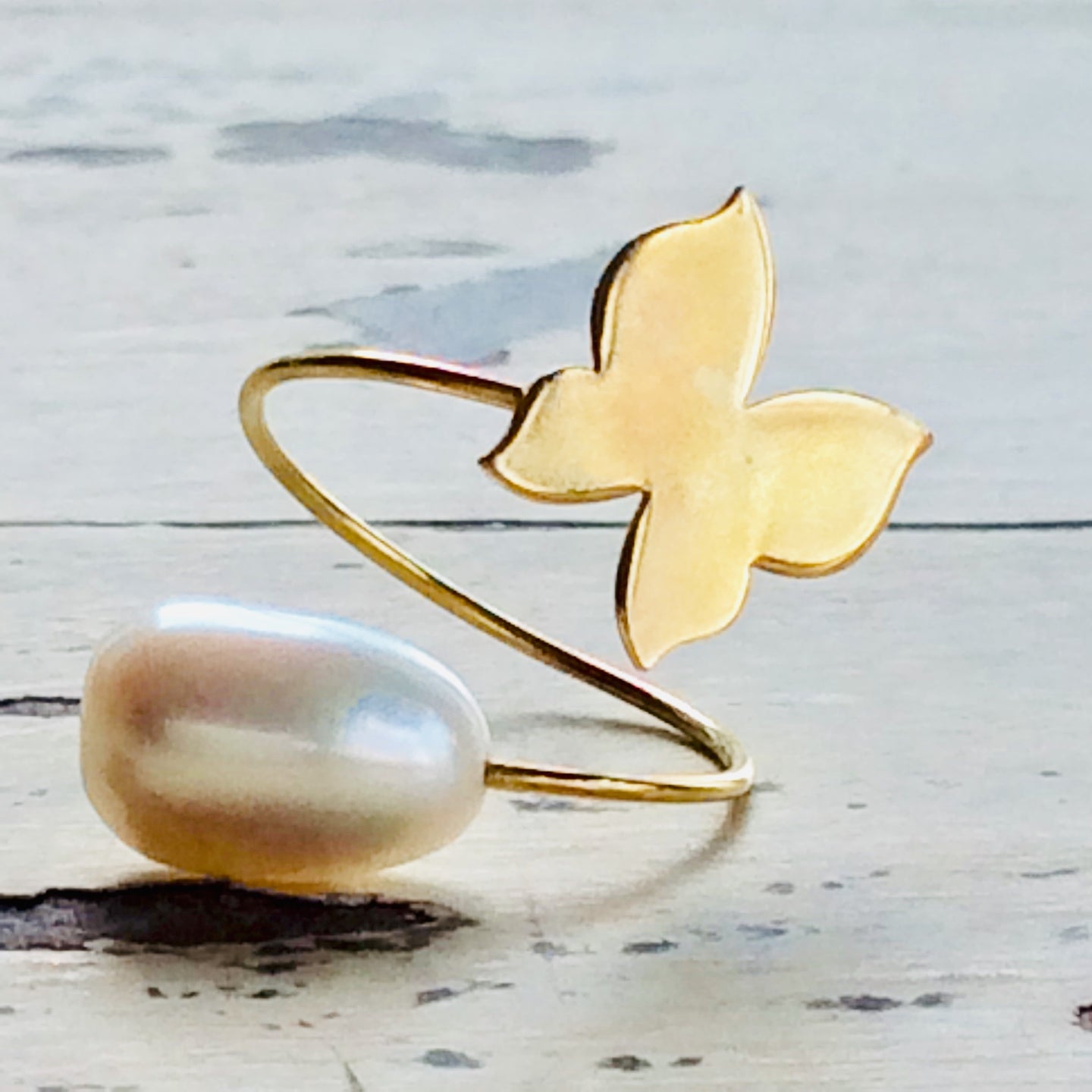 Solid Gold 18k Minimalist Butterfly Pearl Ring