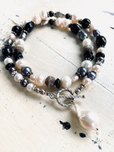 Cargar imagen en el visor de la galería, Black Onyx w Black &amp; White Pearls Toggle Necklace, Sterling Silver, 20.5&quot;in
