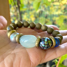 Charger l&#39;image dans la galerie, Green Quartz Bracelet, Druzy Agate Abalone Sea Glass Stretch Bracelet
