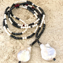 Cargar imagen en el visor de la galería, Mixed Stone Spinel, Ruby, Pearl Ombre Open Lariat Necklace with Two Baroque Pearls
