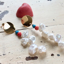Carica l&#39;immagine nel visualizzatore di Gallery, Gold Plated Baroque Keshi Pearl Earrings featuring Freshwater Pearls, Red Coral, and Turquoise Accents
