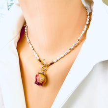Lade das Bild in den Galerie-Viewer, Real Pink Rose and Freshwater Pearl Beaded Necklace Rosebud Pendant
