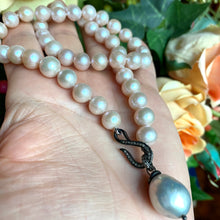 Charger l&#39;image dans la galerie, Classy Diamond Pink Pearl Necklace
