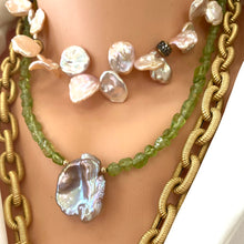 Lade das Bild in den Galerie-Viewer, Peridot and Baroque Pearl Necklace, August Birthstone Necklace, Olivine Green Peridot Jewelry, Gold Filled, 17&quot;inches
