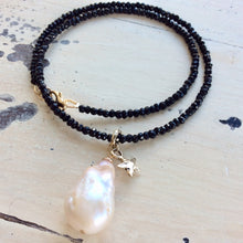 Charger l&#39;image dans la galerie, Genuine Baroque Pearl Necklace, Black Spinel Necklace,Tiny Star Charm
