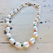 Charger l&#39;image dans la galerie, Pearls &amp; African Glass Beads Necklace, Pearl Short Necklace, Bohemian Jewelry, Summer Jewelry, Beach Jewelry
