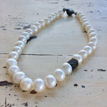 Carica l&#39;immagine nel visualizzatore di Gallery, Freshwater Pearl Bridal Necklace, White Pearls Short Necklace, 16.5&quot;in
