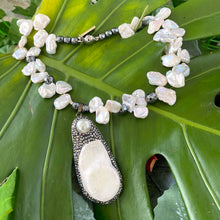Charger l&#39;image dans la galerie, Keshi Pearl &amp; Hematite Beads Pendant Necklace
