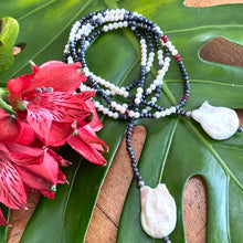 Carica l&#39;immagine nel visualizzatore di Gallery, Mixed Stone Spinel, Ruby, Pearl Ombre Open Lariat Necklace with Two Baroque Pearls
