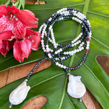 Cargar imagen en el visor de la galería, Mixed Stone Spinel, Ruby, Pearl Ombre Open Lariat Necklace with Two Baroque Pearls
