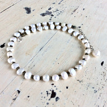 Cargar imagen en el visor de la galería, Genuine Fresh Water White Pearls w Hematite Beads Choker Necklace

