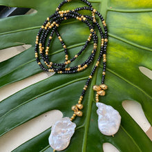 Cargar imagen en el visor de la galería, Black Spinel and Gold Pyrite Beaded Lariat Necklace with Two Baroque Pearls
