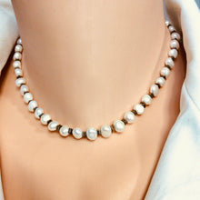 Carica l&#39;immagine nel visualizzatore di Gallery, Genuine Fresh Water White Pearls w Hematite Beads Choker Necklace

