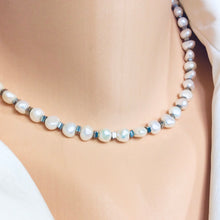 Carica l&#39;immagine nel visualizzatore di Gallery, Genuine Fresh Water White Pearls w Hematite Beads Choker Necklace
