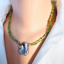 Charger l&#39;image dans la galerie, Peridot and Baroque Pearl Necklace, August Birthstone Necklace, Olivine Green Peridot Jewelry, Gold Filled, 17&quot;inches
