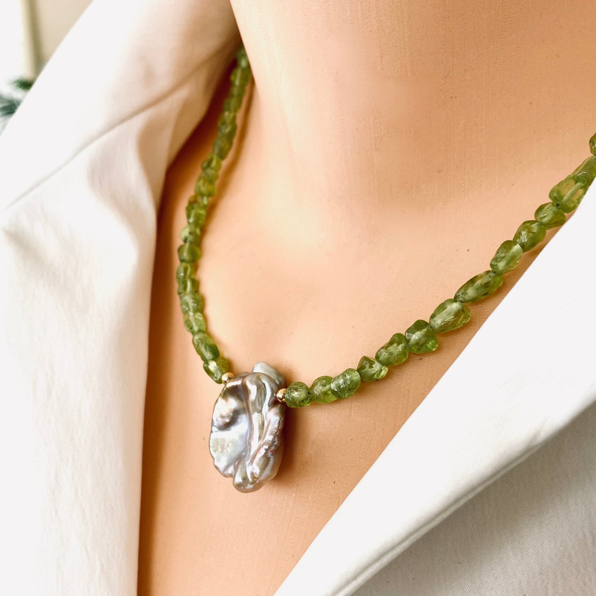 Peridot and Baroque Pearl Necklace, August Birthstone Necklace, Olivin –  Loulia Pearl Jewelry