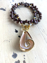 Charger l&#39;image dans la galerie, Brown Pearls Toggle Necklace with Real Seashell Charm Pendant, Gold Plated, 18&quot;Inches
