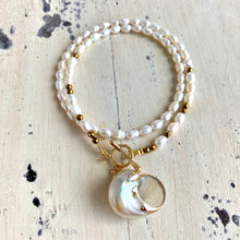 Cargar imagen en el visor de la galería, Real Seashell &amp; Freshwater Pearl Beaded Necklace White Shell Pendant, 17&quot;inches
