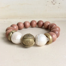 Carica l&#39;immagine nel visualizzatore di Gallery, Rosewood &amp; Freshwater Baroque pearls w African Brass Bracelet
